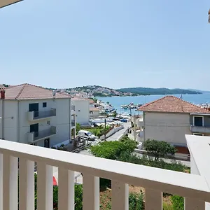 https://apartman-toni-trogir.splithotels.org